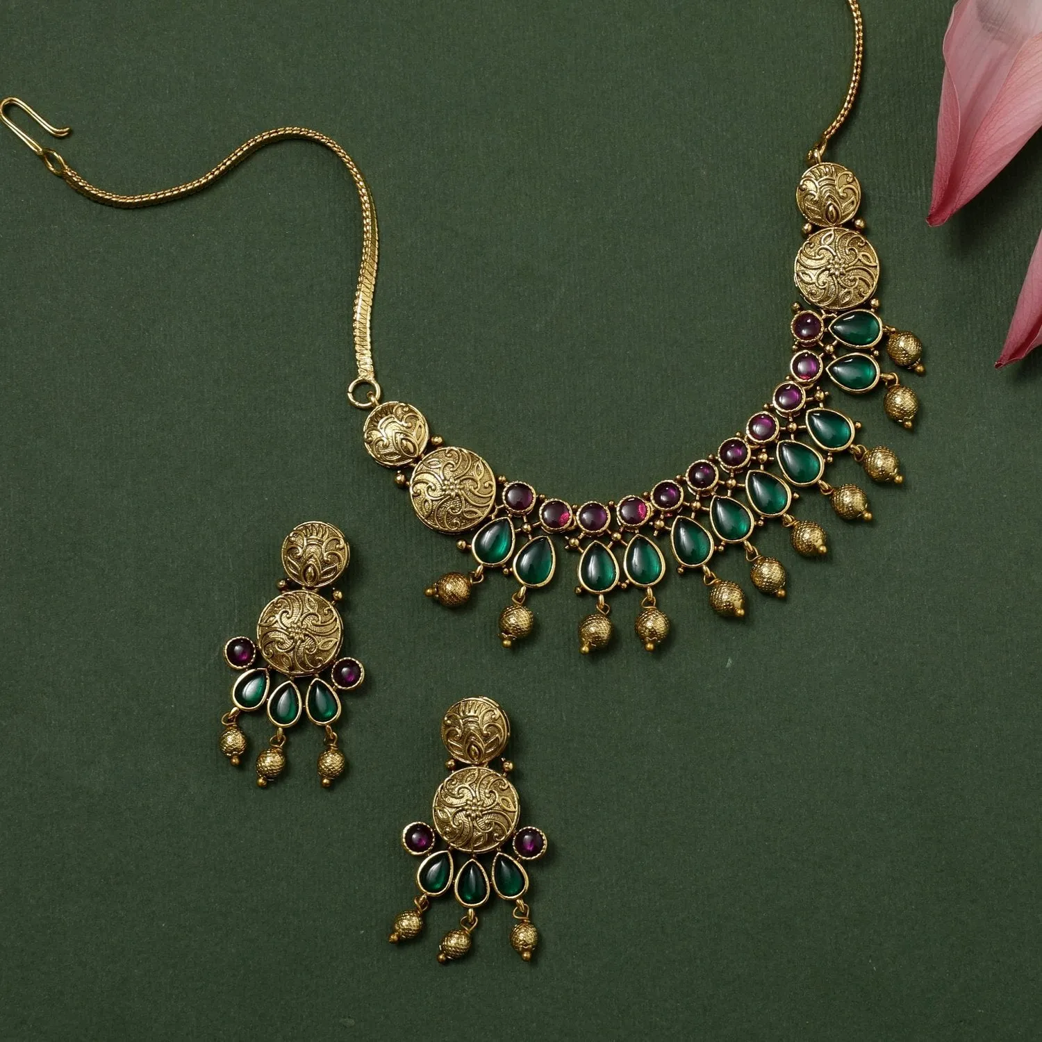 Aria Antique Red Green Kempu Necklace Set