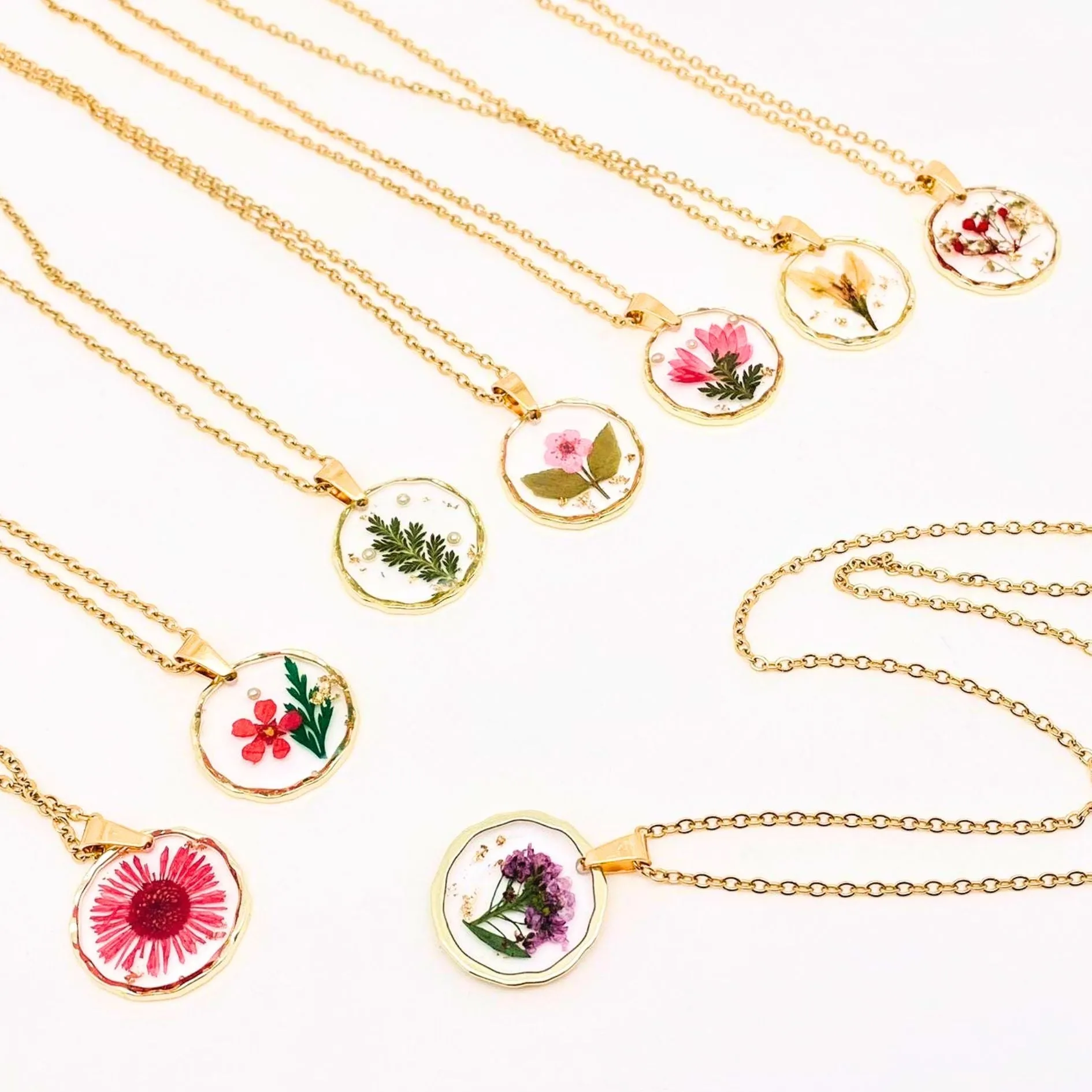 Dried Flowers Floral Irregular Round Pendant Necklace | Nature Lovers Fashion Jewelry