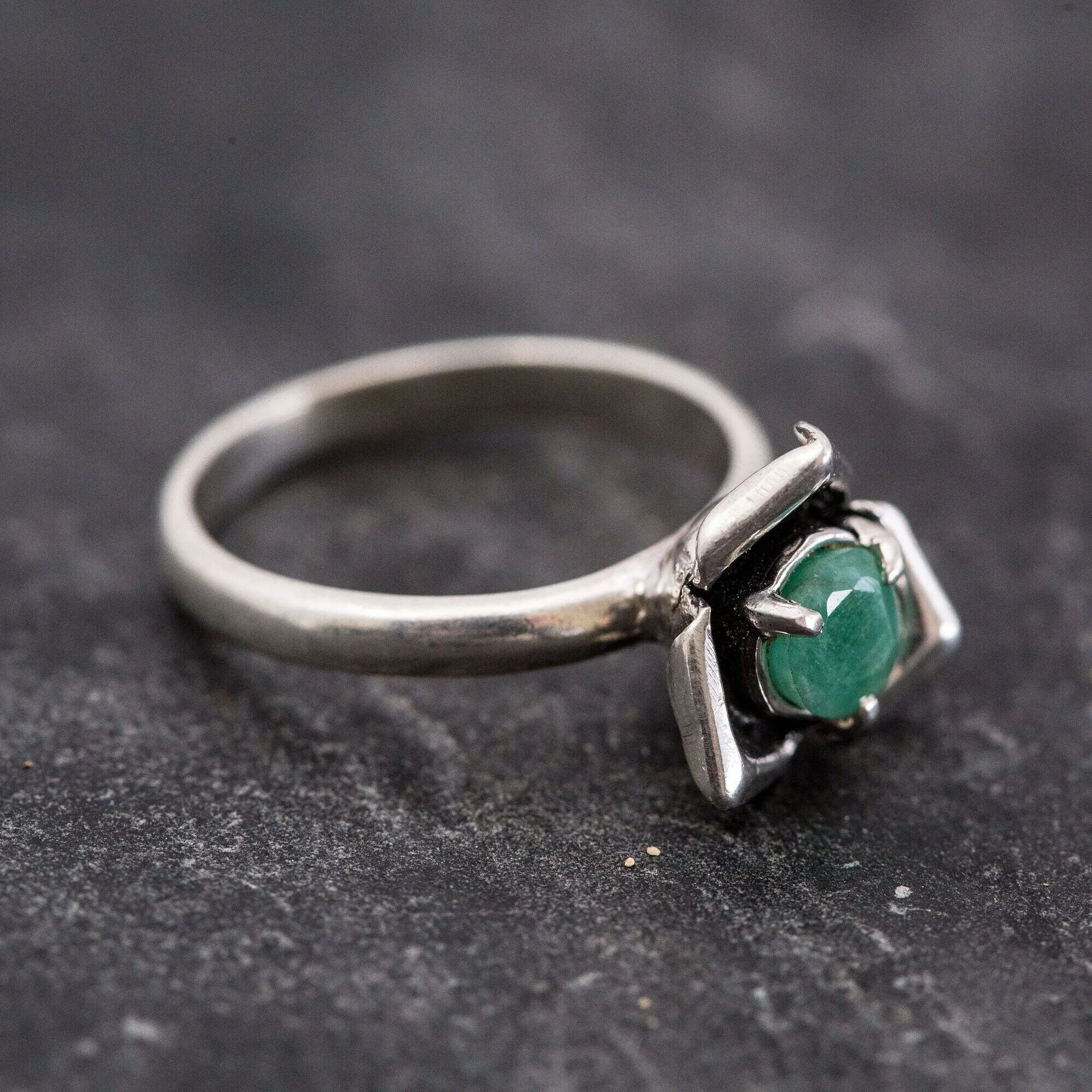 Emerald Flower Ring - Dainty Rose Ring - Solitaire Emerald Ring