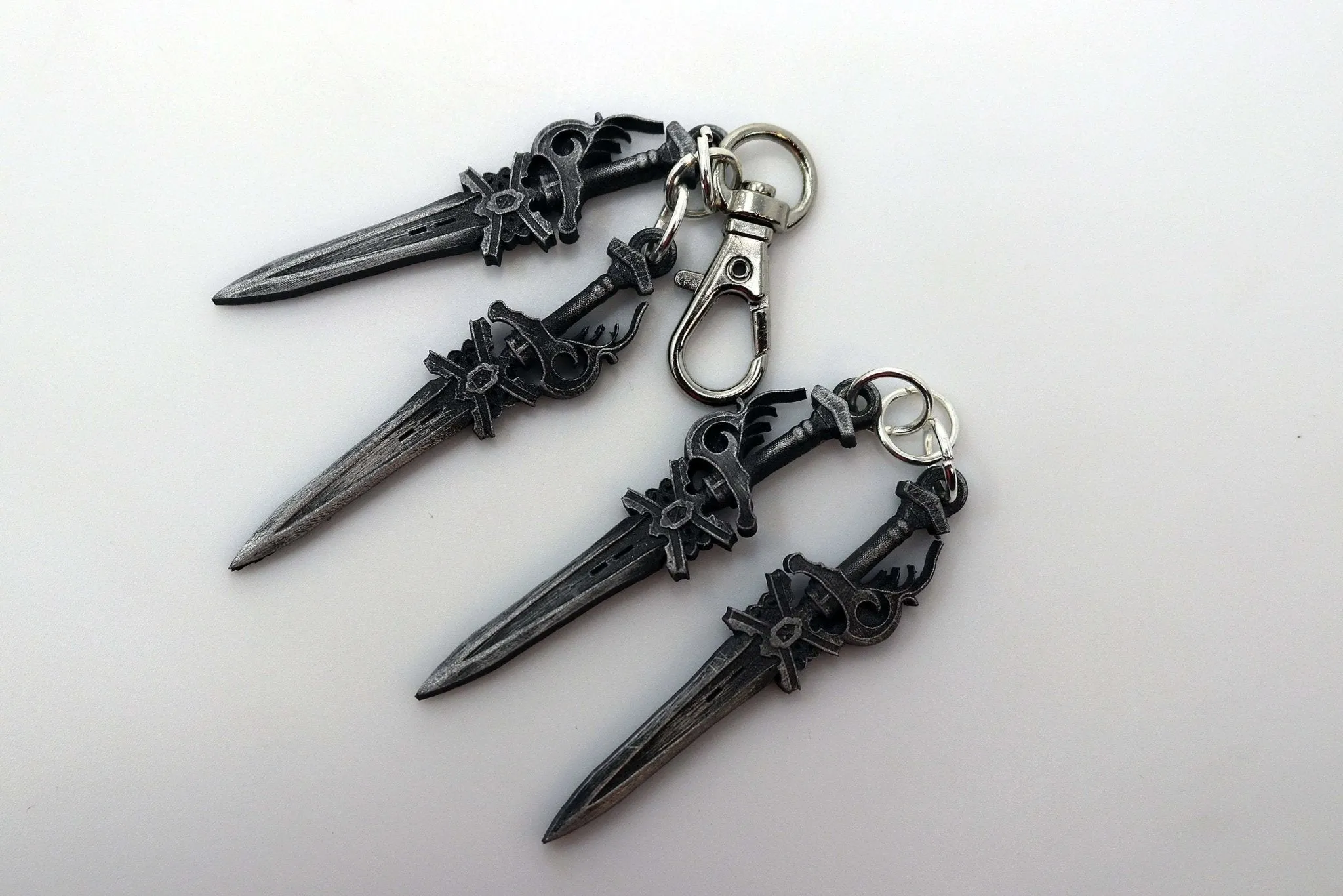 Ignis Daggers Keychain / Necklace - FFXIV