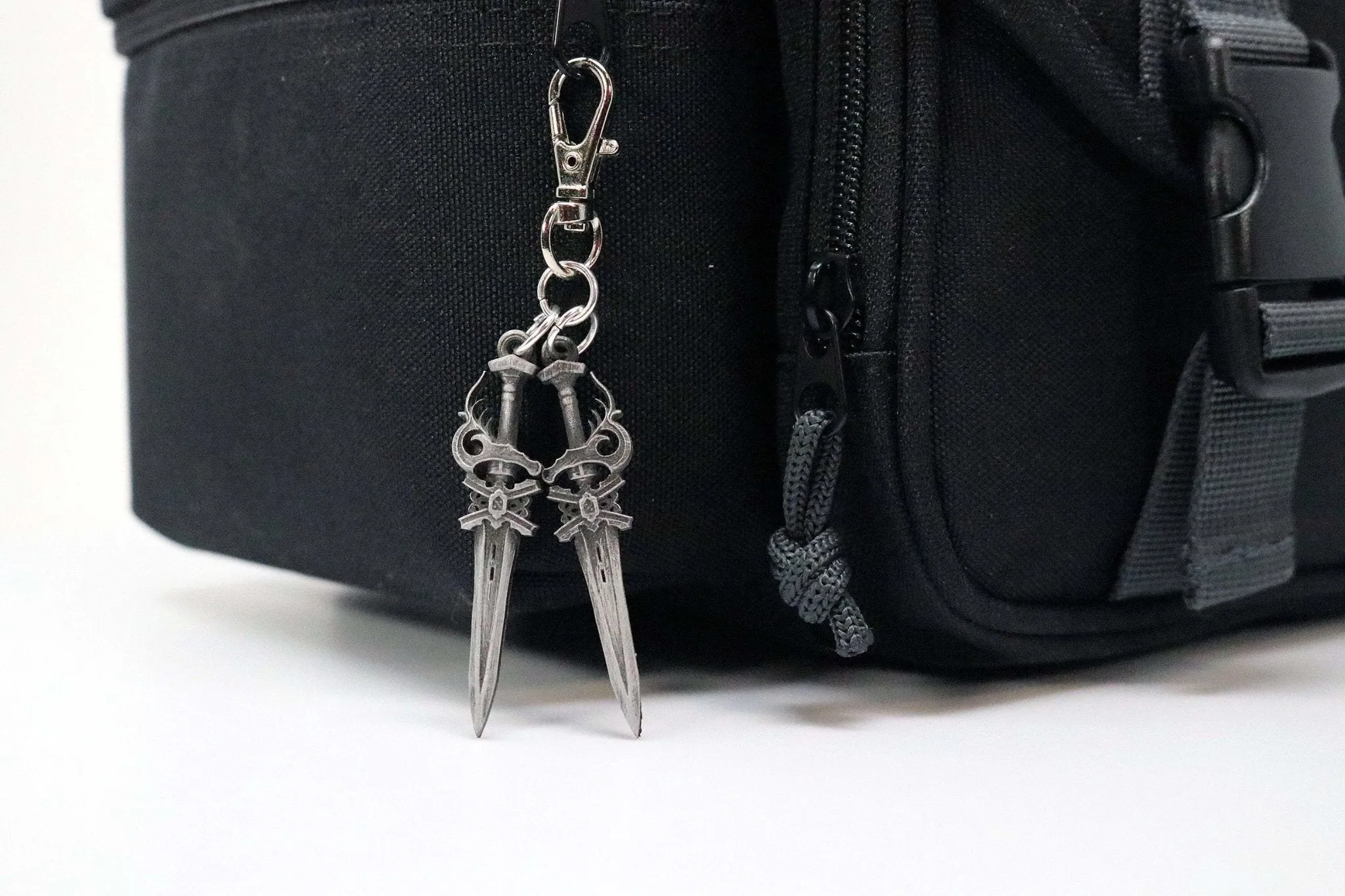 Ignis Daggers Keychain / Necklace - FFXIV