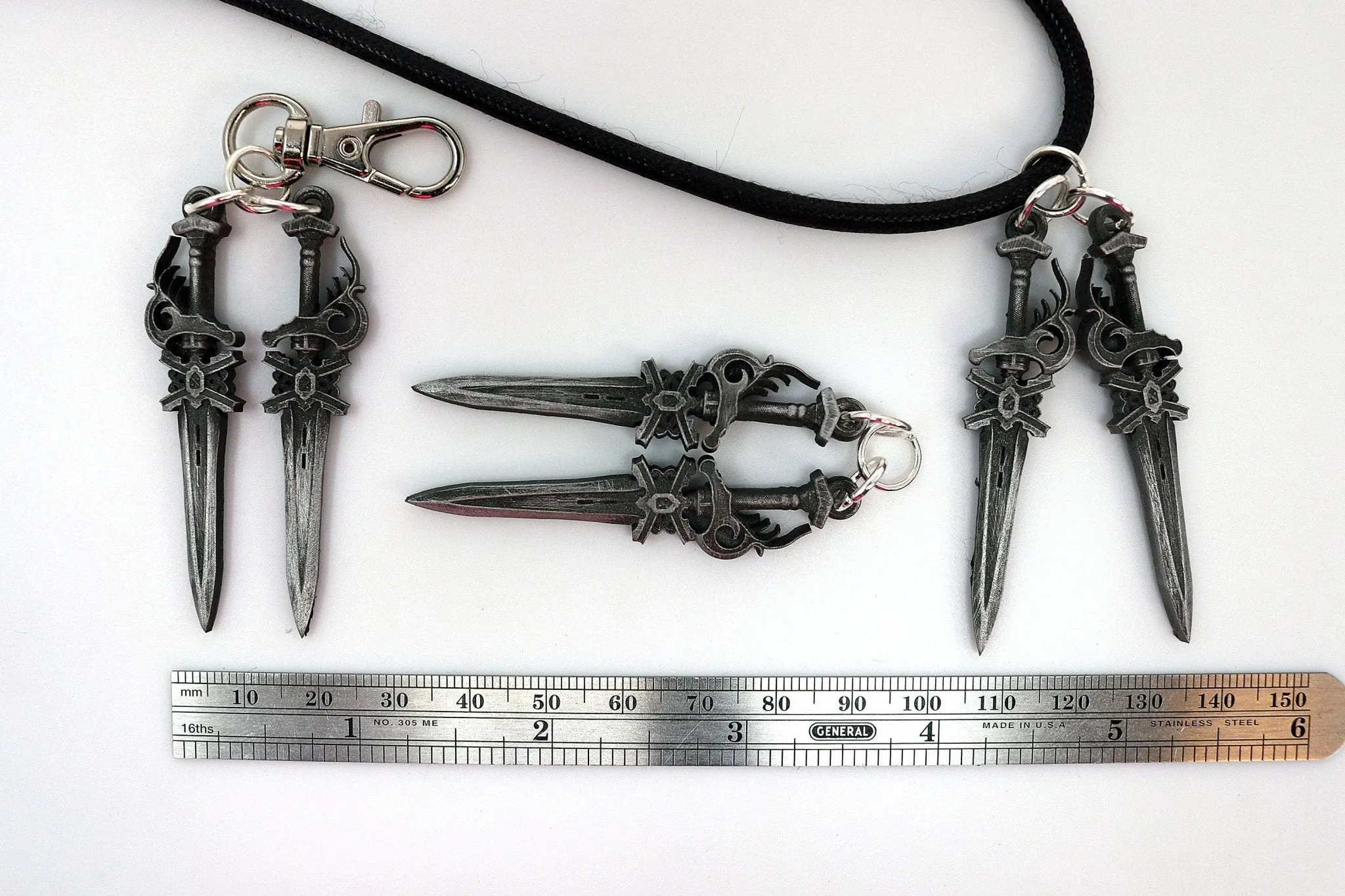 Ignis Daggers Keychain / Necklace - FFXIV