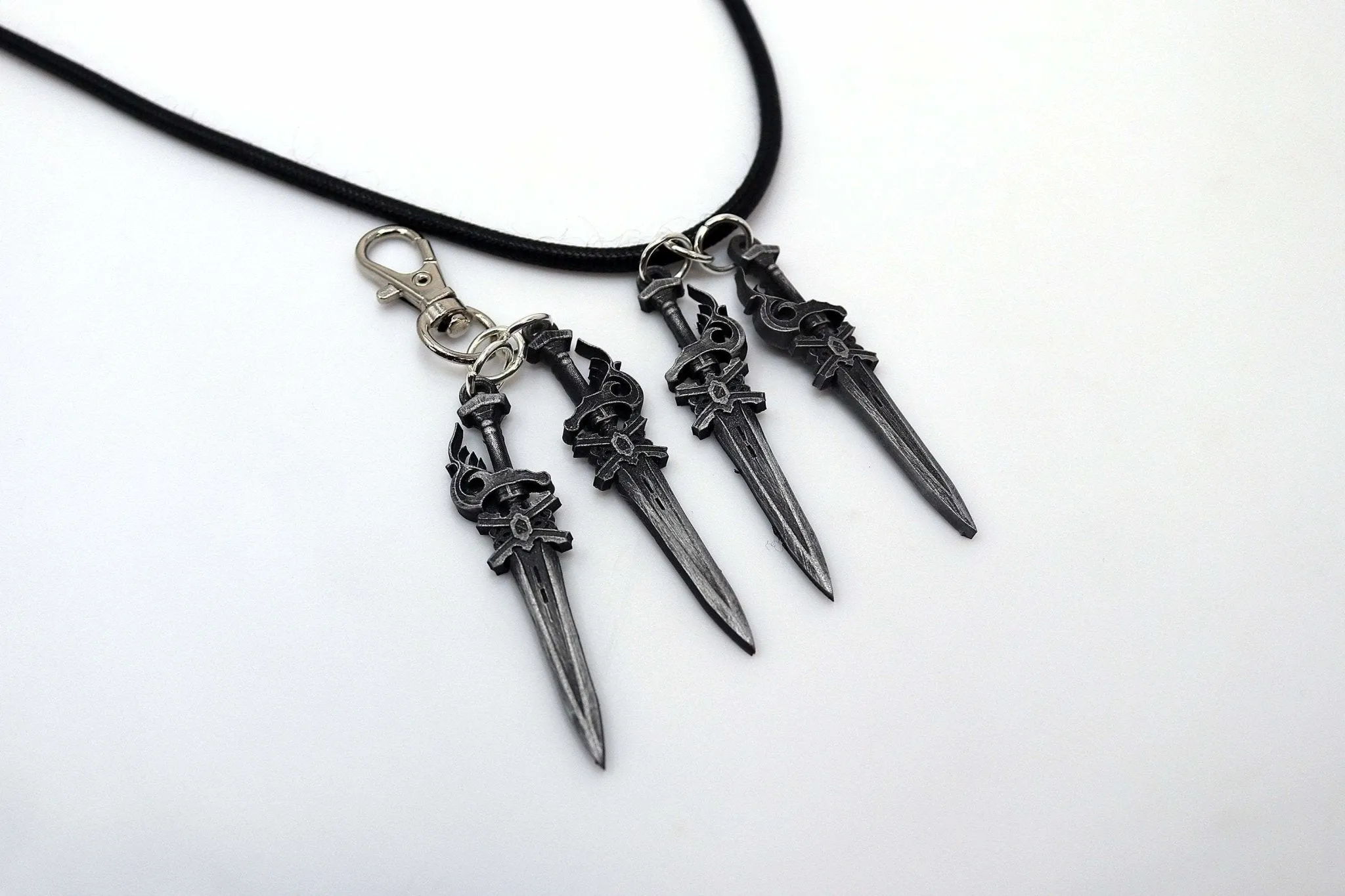 Ignis Daggers Keychain / Necklace - FFXIV