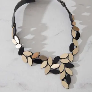 Kate Leaves V Necklace Black Gold