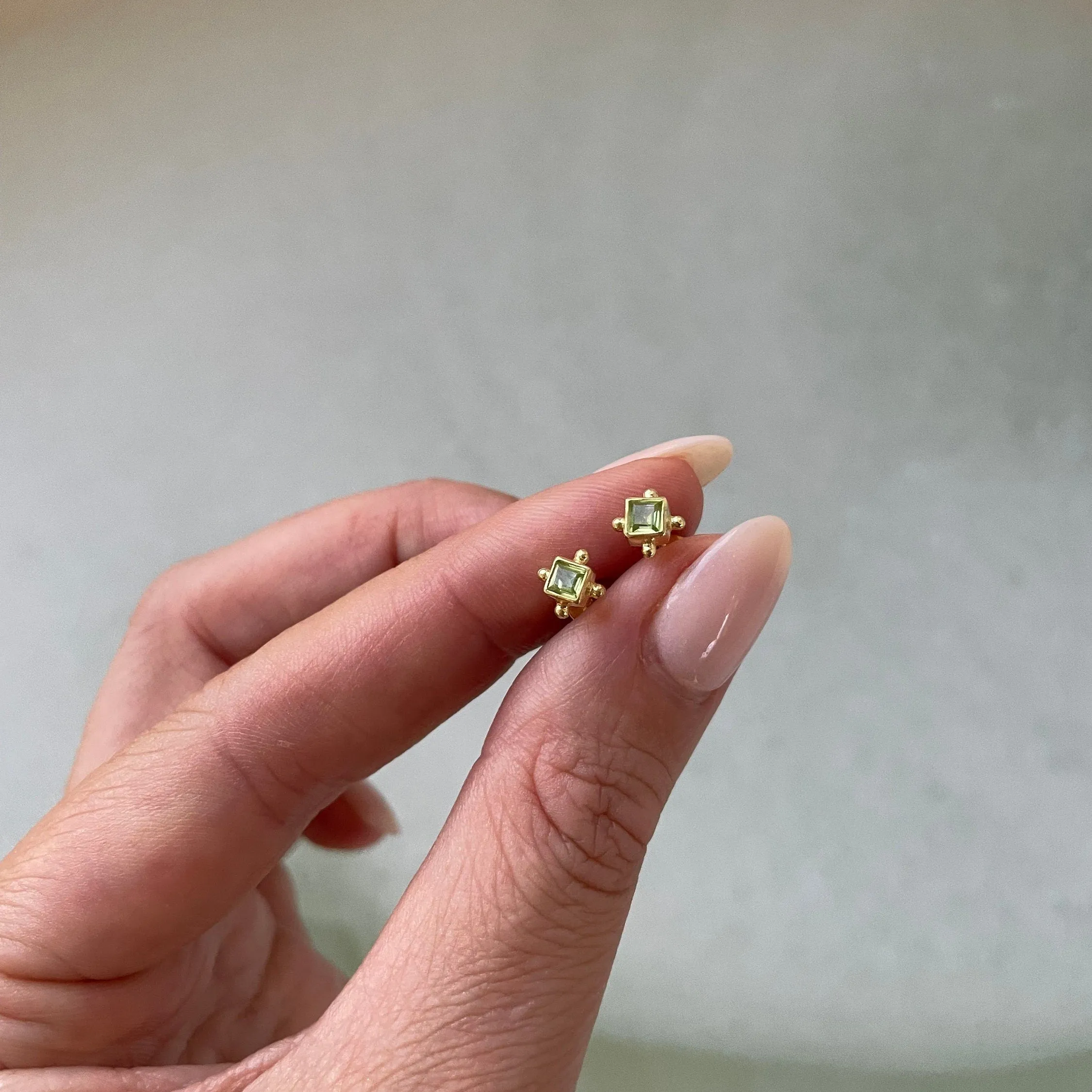 Mini Gias Gold Peridot Studs