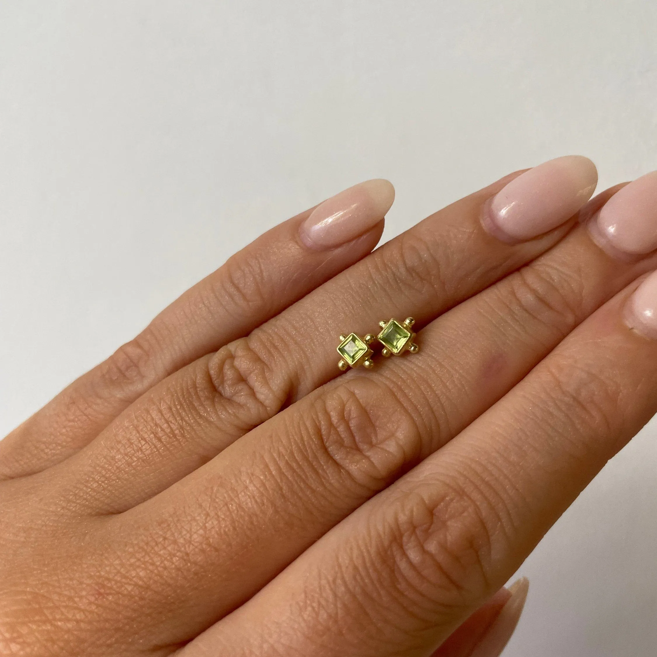 Mini Gias Gold Peridot Studs