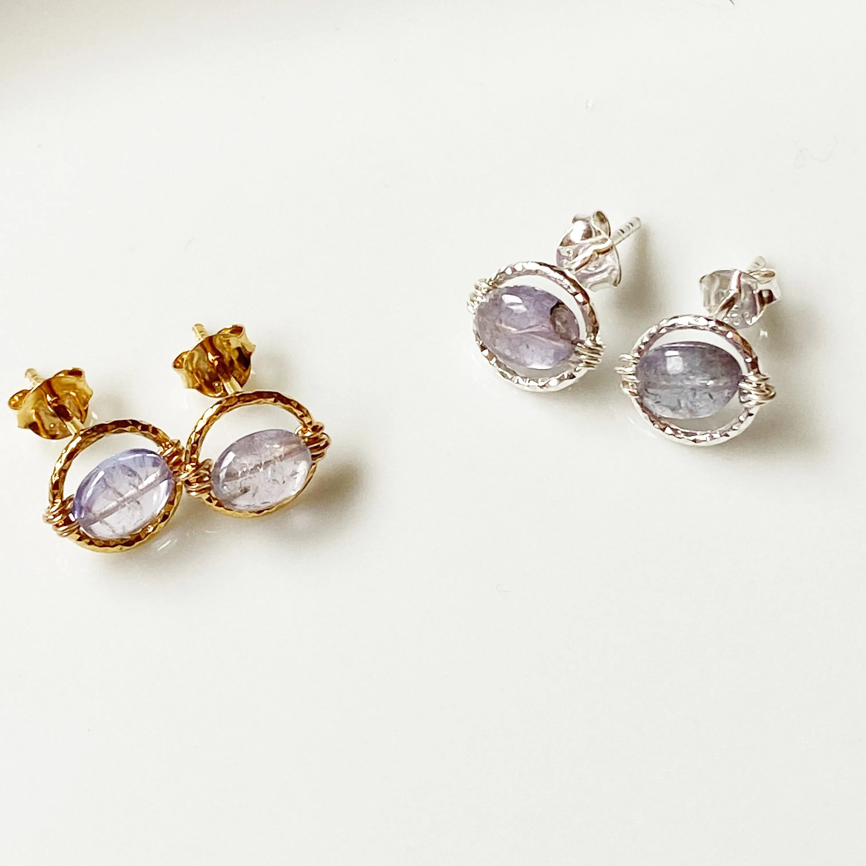 Pale amethyst solitaire stud