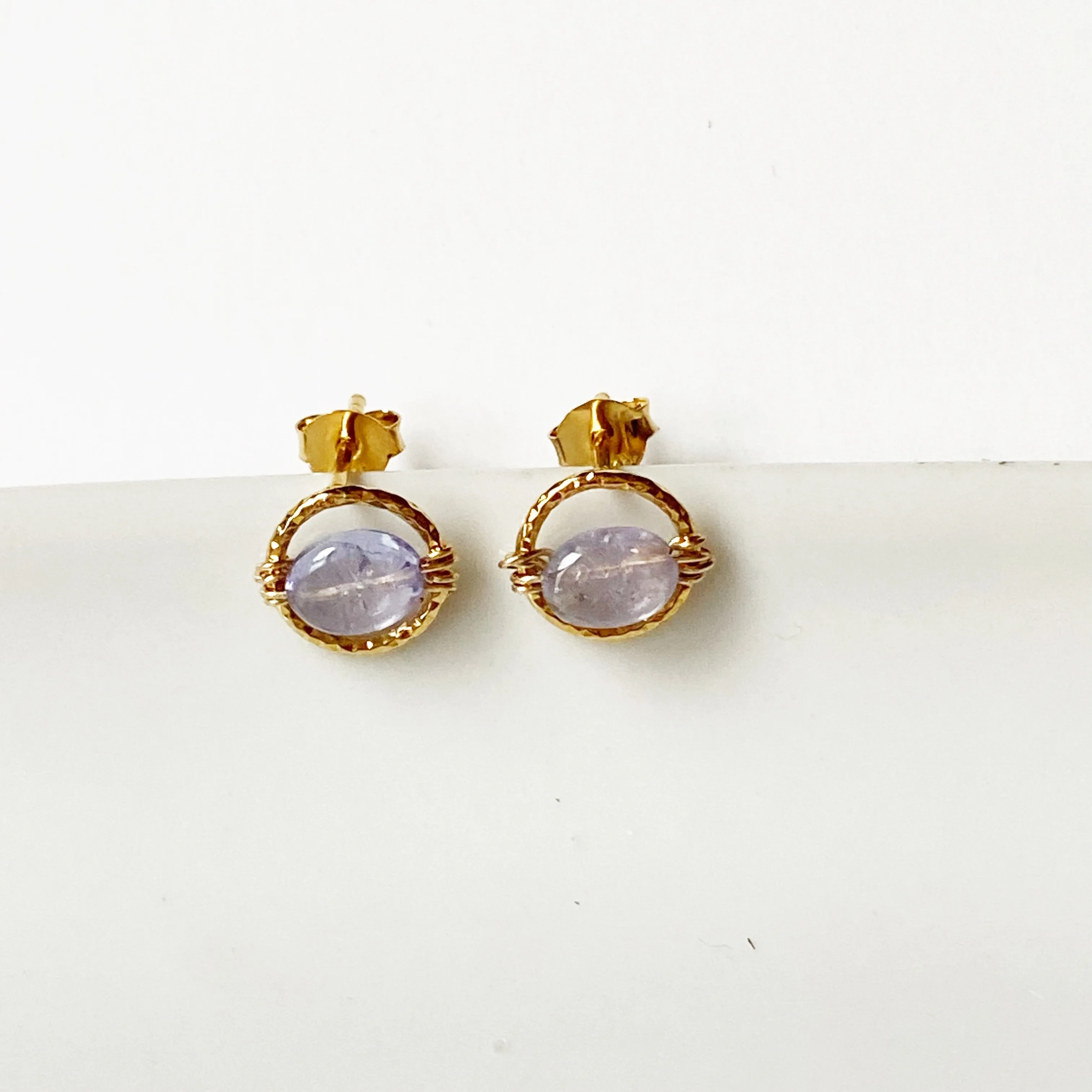 Pale amethyst solitaire stud