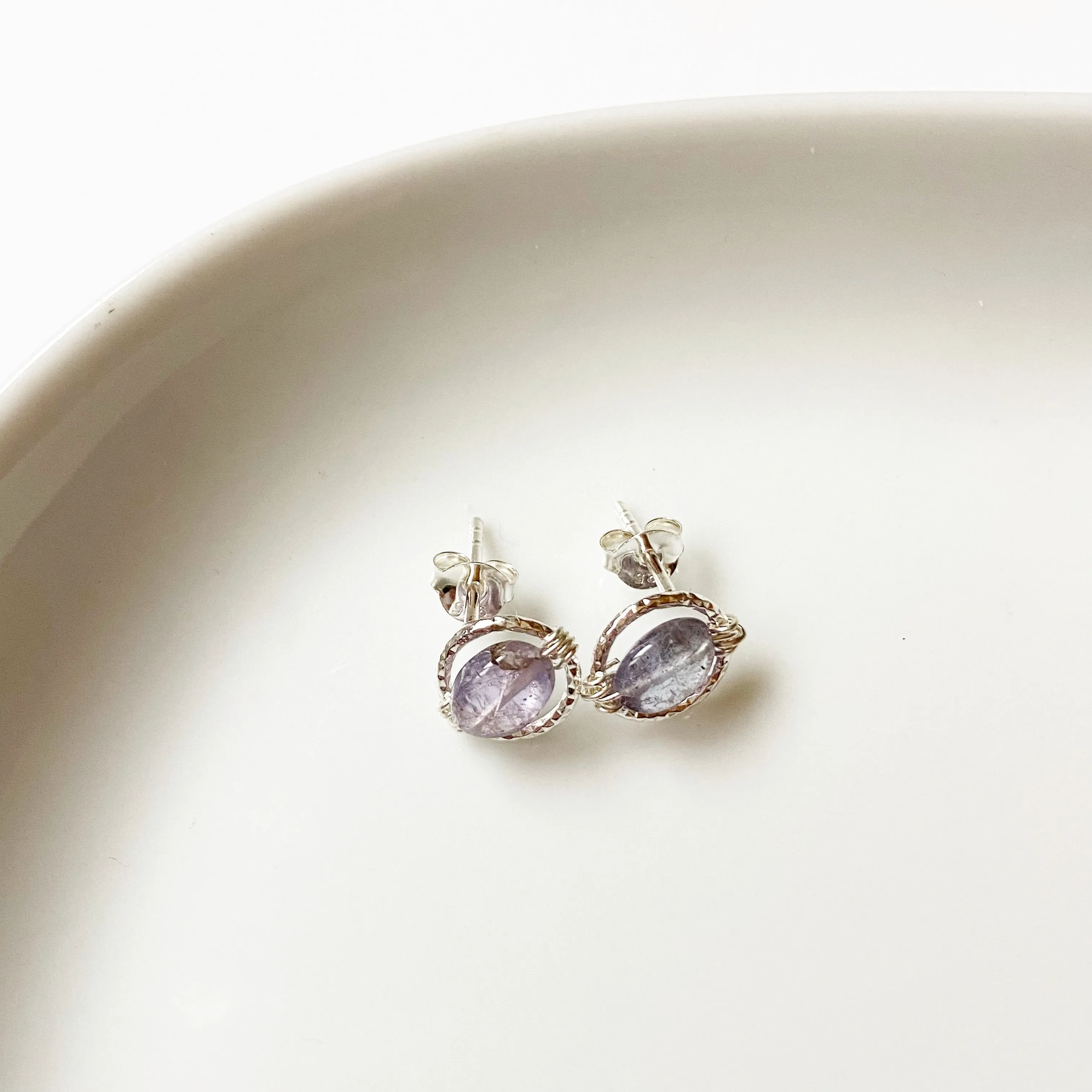 Pale amethyst solitaire stud