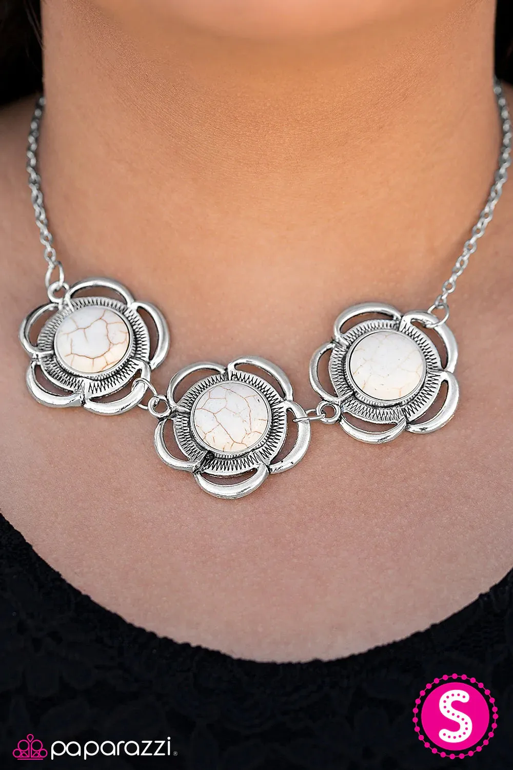 Paparazzi Necklace ~ Daisy DUNES - White