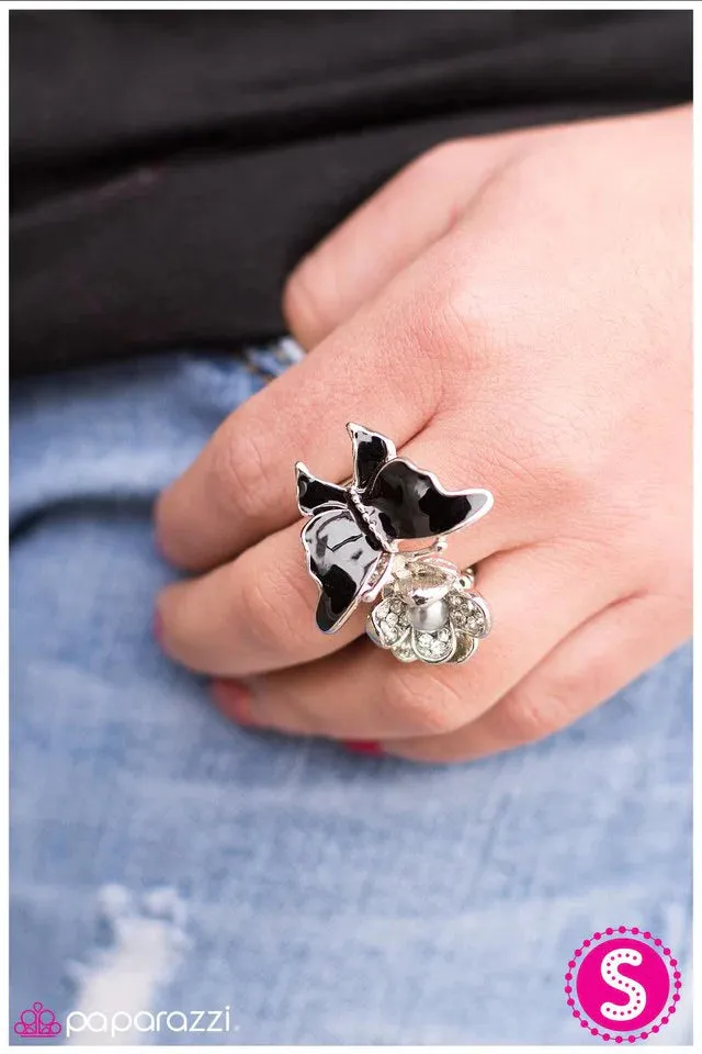 Paparazzi Ring ~ Floats Like A Butterfly - Black