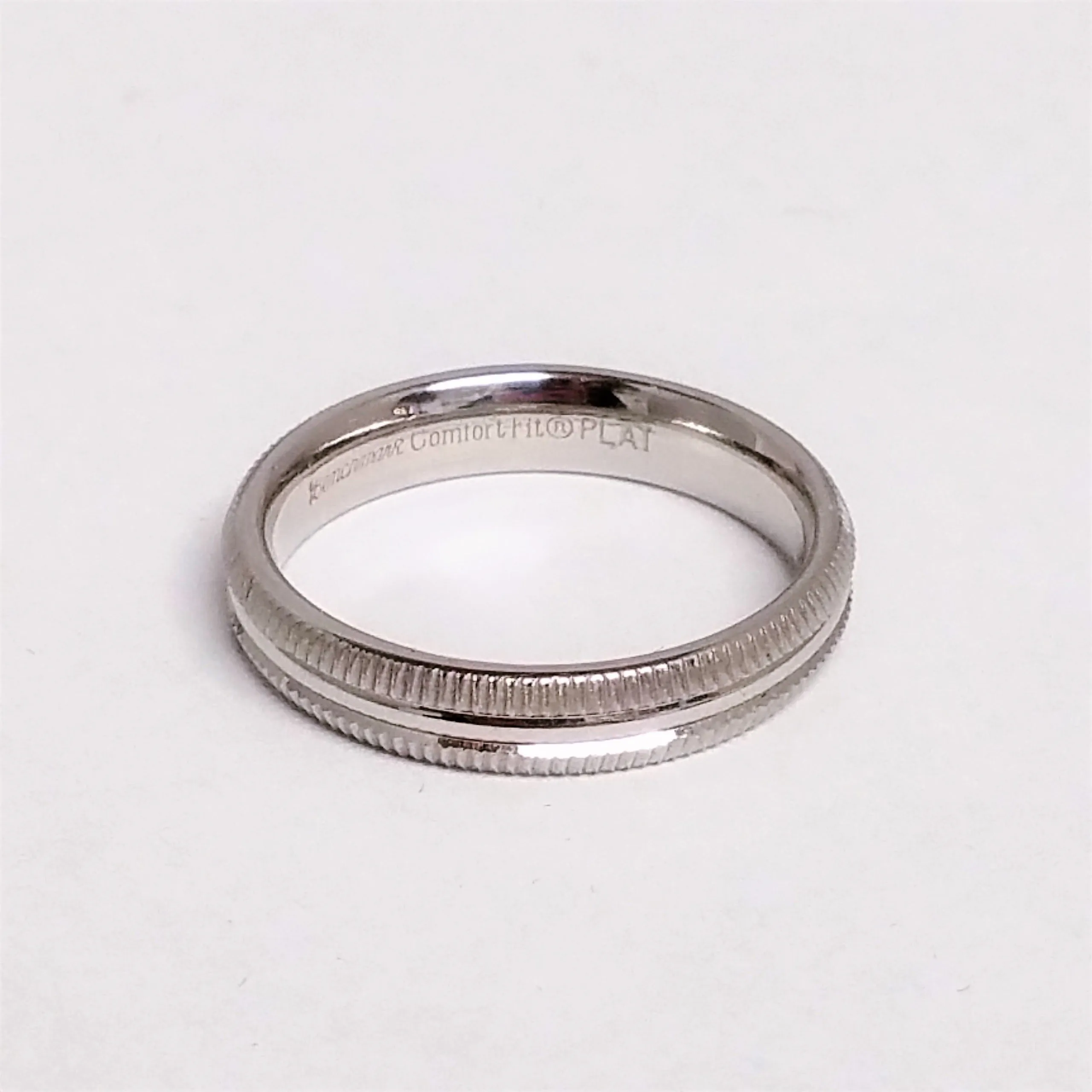 Platinum Ridged Edge Polished Band